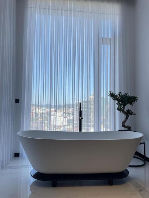 프리슈티나 Luxury Penthouse Prishtina 아파트 외부 사진